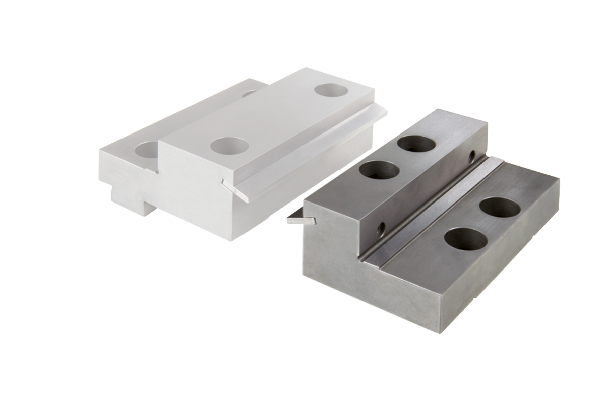 Pull-down jaw movable