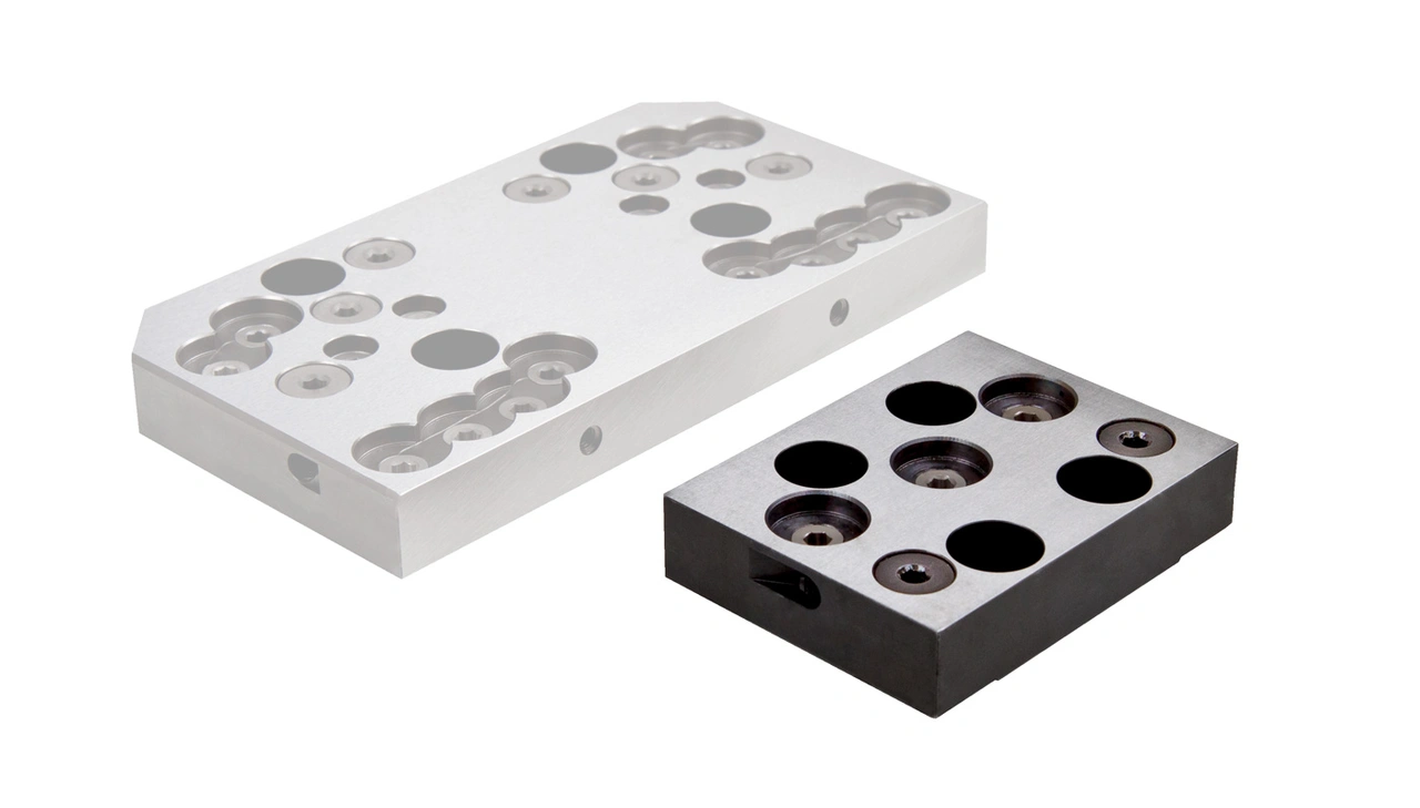 Support jaw movable, rigid