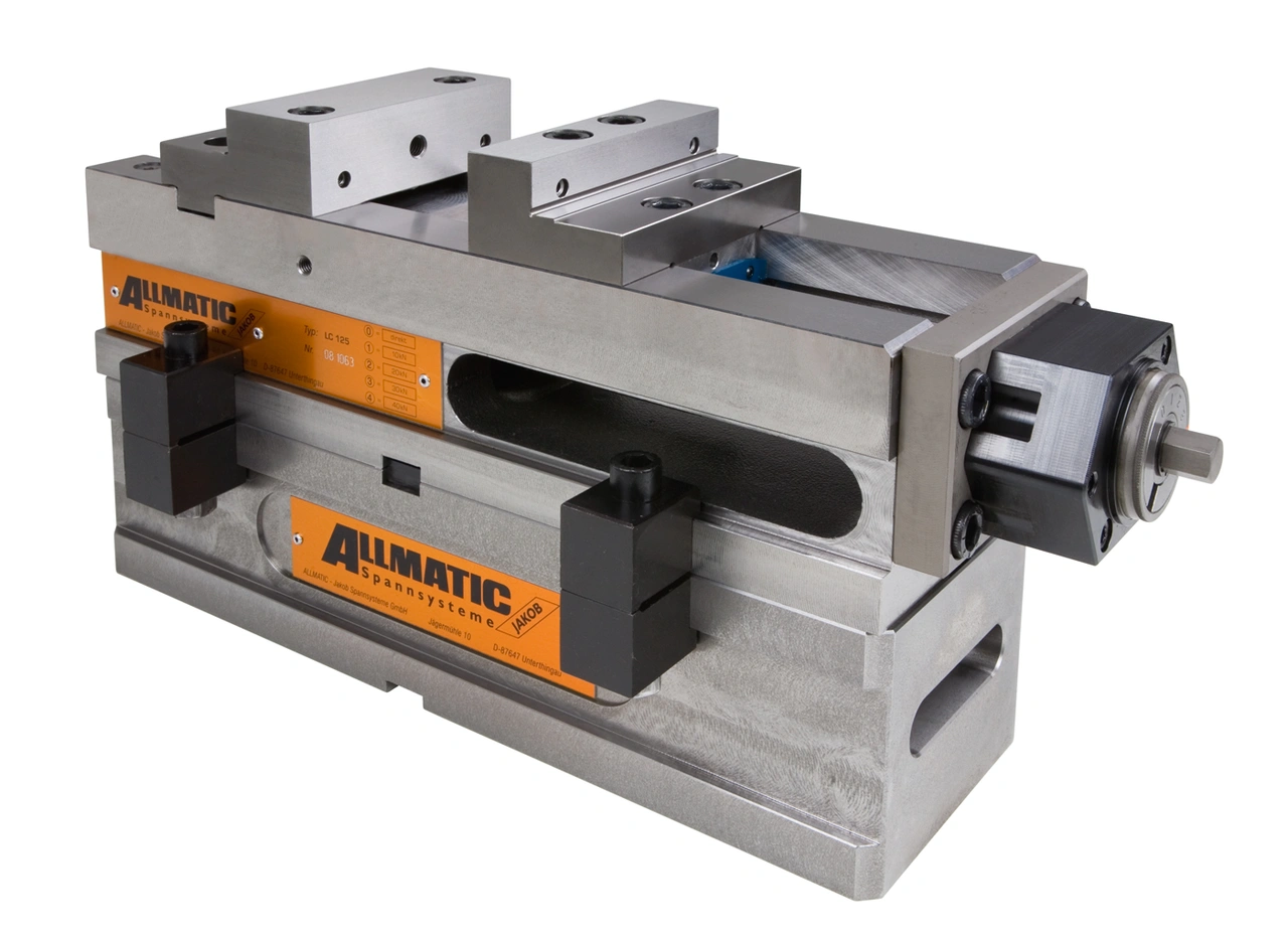 XL / TITAN 2 M console